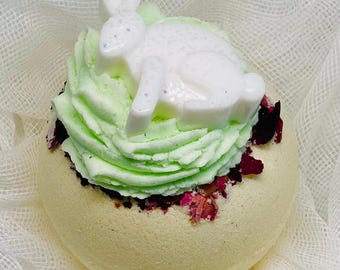 Napoleon Bath Bomb – Yellow, Rose Petals, Rabbit Soap, Lemon Blossom Sandalwood