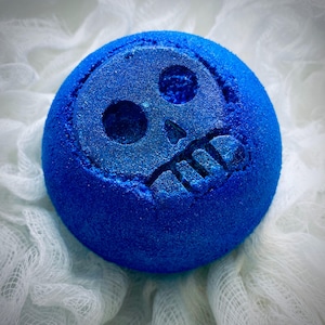 Crystal Skull Bath Bomb: Caribbean Berry Scented, Soap Skull Inside