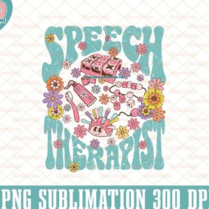 Op de afbeelding: Een blauwe en witte afbeelding met de tekst "Speech Therapist" in een retro-lettertype. De afbeelding is omringd door bloemen en spraaktherapie-hulpmiddelen, waaronder een tandenborstel, tandpasta, een speelgoed en een blokkenset.