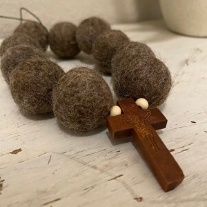 10-Bead Wool Rosary Car Diffuser: Brown