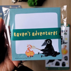 Krähe Notizblock | Wald Briefpapier | Cottagecore Schreibtischunterlage | Witchy Bürobedarf | Geschenk für Waldliebhaber | Rabens Abenteuer
