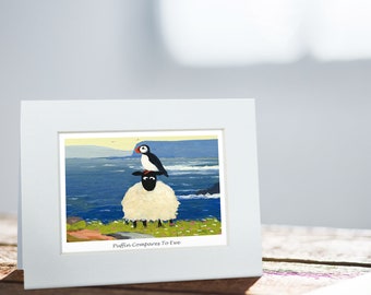 Puffin and Sheep Card / Thomas Joseph - Hecho a mano en Irlanda - Tarjeta de felicitación en blanco - Mini impresión para enmarcar - Diseño de ovejas - 130 mm x 110 mm