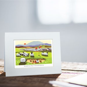 Tarjeta de golf / Thomas Joseph - Hecho a mano en Irlanda - Tarjeta de felicitación en blanco - Mini impresión para enmarcar - Diseño de ovejas - 130 mm x 110 mm