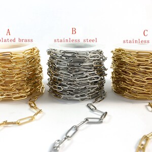 K&ouml;nnte beinhalten: Drei Spulen Kette, eine vergoldet Messing, eine silberfarben Edelstahl und eine goldfarben Edelstahl. Jede Spule ist mit dem Buchstaben A, B oder C und dem Materialtyp gekennzeichnet.