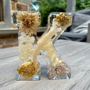Letras del alfabeto con flores preservadas y luces / Regalos florales únicos / Bloque de letras 3D con flores secas / Conservación de ramos de novia únicos
