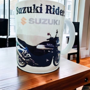 Personalisierte Motorrad-Tasse. Suzuki. Habe dein eigenes Bike on oder uns ein Bild.