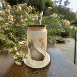 Personalised Glass Tumbler featuring bamboo lid and glass straw. Personalised with a picture of your own dog.