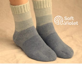 Chaussettes tricotées à la main en fil de laine Regia, couleurs sobres, style minimaliste