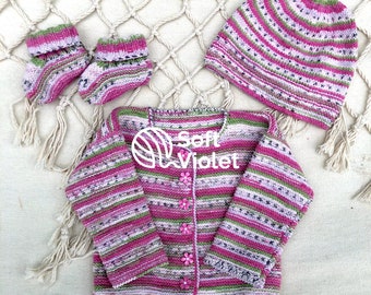 Ensemble bébé fait main en tricot de coton bio : cardigan, bonnet, chaussettes