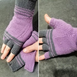Puede incluir: Un par de guantes sin dedos con un patrón de rayas rosa y gris. Los guantes están tejidos y tienen una superficie texturizada.