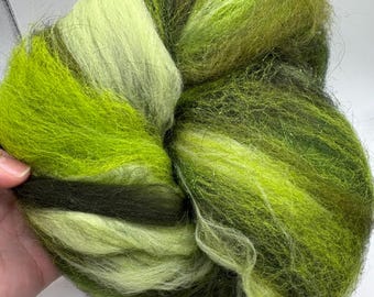 Elphaba Fiber Batt – Lana merino verde con brillo