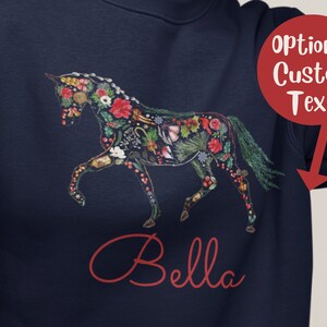 Sweat-shirt de cheval de Noël personnalisé, pull de Noël vintage de cheval floral d’hiver, cadeau de Noël pour les amateurs de chevaux, les cavaliers