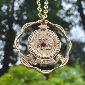Collana con moneta dello Sri Lanka e rubino / Gioielli artigianali dello Sri Lanka / 5 rupie