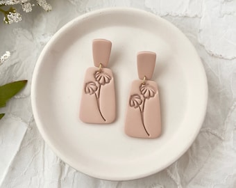 Blush daisy clay earrings sale