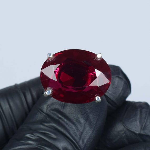 ルビーエンゲージリング ステートメントオーバルカットルビー 7月の