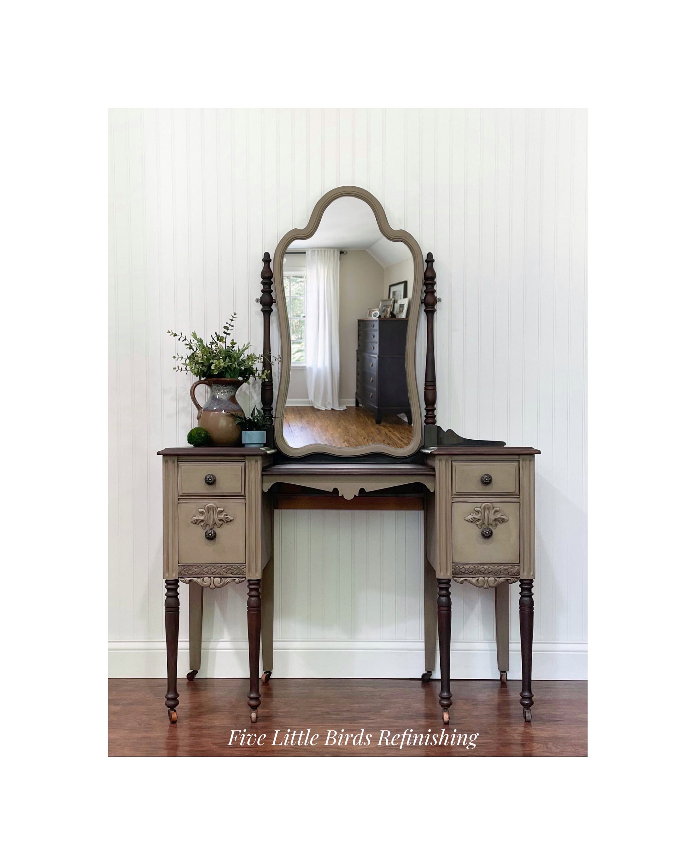 Antique Vanity With Mirror. Vintage Makeup Vanity. Painted