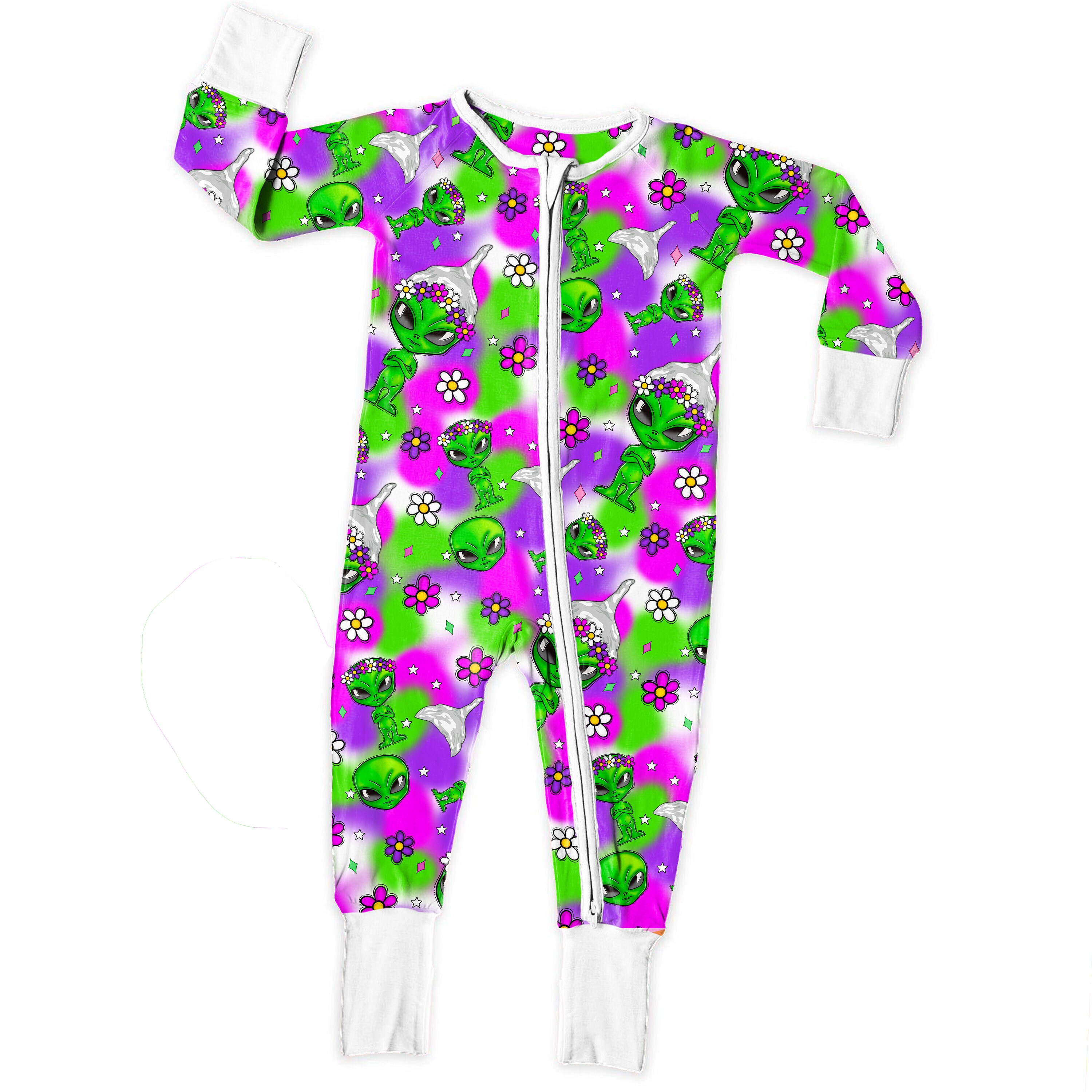Retro Alien Outer Space, Tin Foil Hat Conspiracy Theory, Floral ...