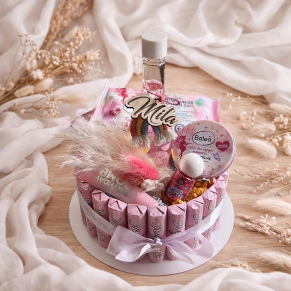 Geschenkset für Mädchen, Wellnesskorb mit Balea Pflegeprodukten, Jugendweihe, Süßigkeiten & Schlüsselanhänger, Schokoladentorte, Geburtstag