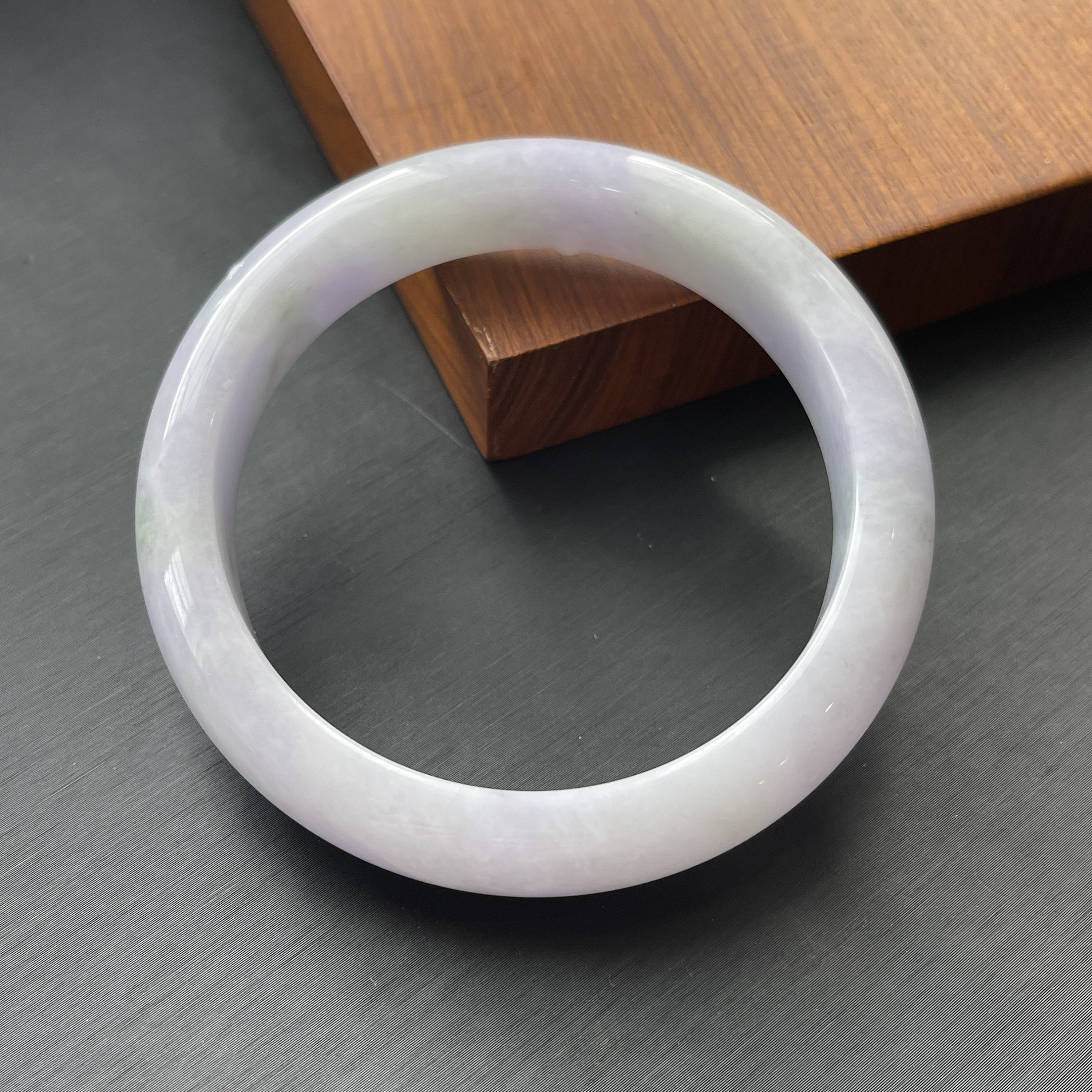 Natürlicher burmesischer Jadeit Armreif (57.8 mm)