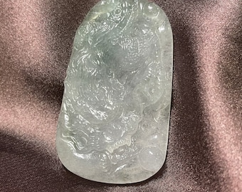 Colgante de dragón de jadeíta de hielo: jade birmano natural de grado A