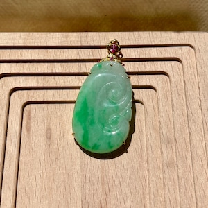 Natural Grade A Burmese Jadeite Jade Pendant, Green RuYi Jade Pendant, 18k Yellow Gold Solid  (18K金镶嵌绿如意）
