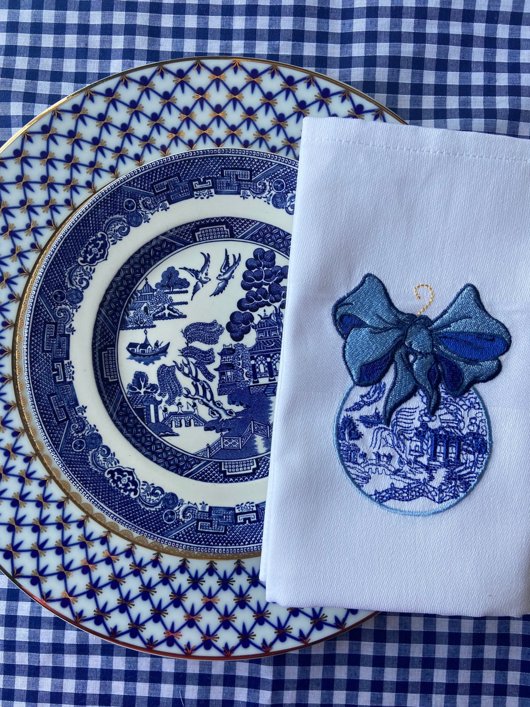 Blue Willow Christmas Napkins, Embroidered Blue and White , Tablecloth