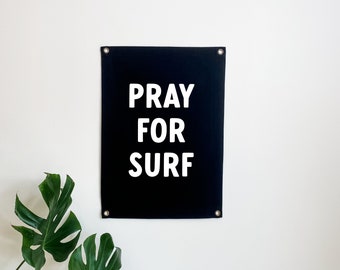 Bandera de decoración del hogar Pray for Surf, pancarta de lona con aventura oceánica para decoración del hogar moderna, arte de surfista neutro, sala de estar costera, decoración de surfistas