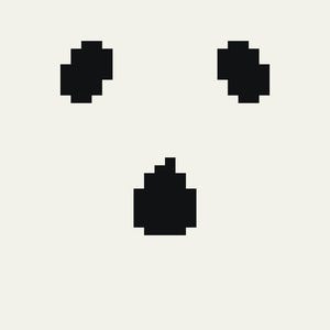 Op de afbeelding: Een minimalistisch ontwerp met een gepixeld spookgezicht. Het gezicht bestaat uit drie zwarte vormen op een crèmekleurige achtergrond. De bovenste twee vormen stellen ogen voor, en de onderste vorm vormt de mond.