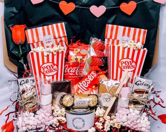 COUPLES MOVIE BOX | Gift for couples | Date night in | Movie night | Smores kit | Boyfriend | Girlfriend | Film night | anniversary