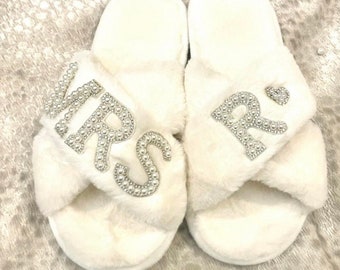 PERSONALISED FLUFFY MRS Bride Gift, Anniversary Gift, Wedding Day Slippers for the Bride.