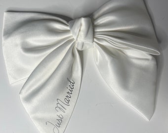 Classy Ivory Bride Hair Bow . Stylish Bride to Be Gift. Step out in Style on your Hen Do, Wedding Day or Honeymoon. Hair Accessory with Clip