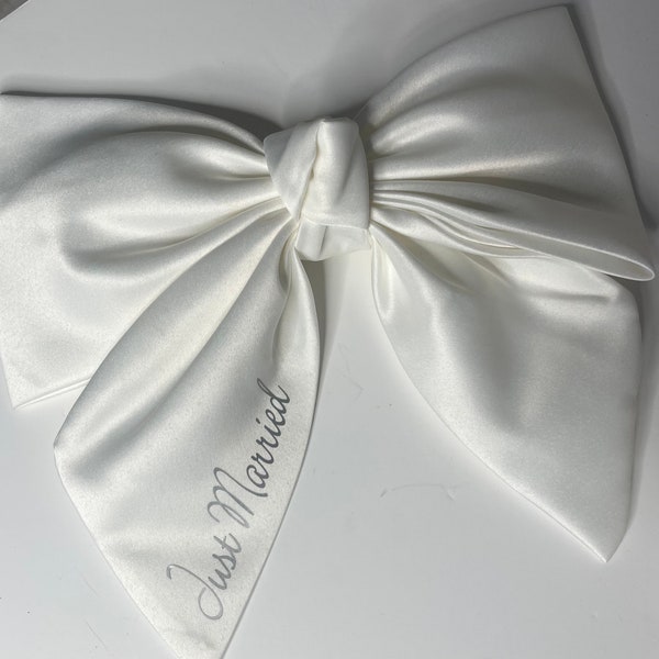 Classy Ivory Bride Hair Bow . Stylish Bride to Be Gift. Step out in Style on your Hen Do, Wedding Day or Honeymoon. Hair Accessory with Clip