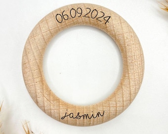 Personalisierter Holzring mit Name & Datum | Gravur |  Buche, naturbelassen |34–100mm | Geschenk zur Geburt, DIY, Makramee