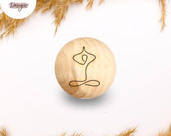 Holzperle mit Motiv | YOGA | Naturholz Buche 12–30mm | CE-konform | DIY Babygeschenk & Schnullerkette