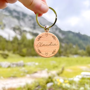 Schlüsselanhänger Holz | Wunschname mit Bordüre | Rückseite mit Wunschtext | personalisiertes Geschenk für Mama, Freundin, Partner Nur Vorderseite