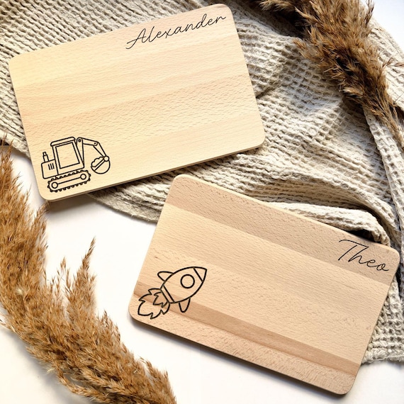 Personalisierbares Kinderbrettchen aus Buchenholz | Wunschfahrzeug und Name | Bagger, Rakete, Traktor | Geschenk für Jungen und Mädchen