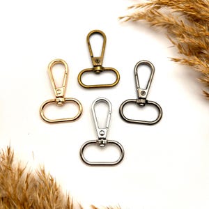 Karabiner 25mm x 47mm | 4 Farben | Taschenzubehör & Schlüsselanhänger | Drehbar und stabil | DIY Hardware für Taschen, Makramee, Anhänger