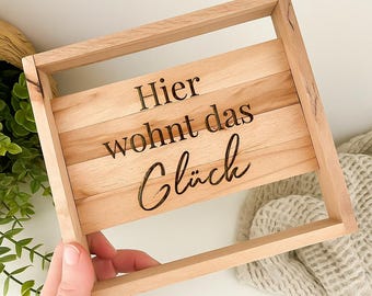 Handmade Buchenholz Sign | 'Hier wohnt das Glück' Laser Engraved Decor