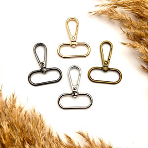 Karabiner 32mm x 47mm | 4 Farben | Taschenzubehör & Schlüsselanhänger | Drehbar und stabil | DIY Hardware für Taschen, Makramee, Anhänger