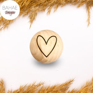 Holzperle mit Motiv | HERZ | Naturholz Buche 12-30mm | CE-konform | DIY Babygeschenk & Schnullerkette