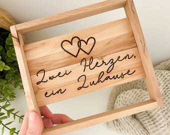 Holzschild „Zwei Herzen, ein Zuhause“ | Romantisches Geschenk, Buchenholz, Liebe & Handarbeit vereint