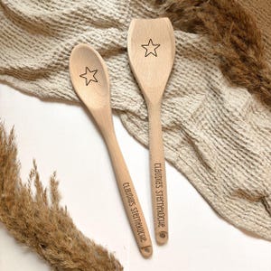 Kochlöffel Geschenkset mit Gravur | 2-teiliges Set aus Buchenholz | Wunschtext und Motiv | Geschenk für Mama, Hobbyköche und Camper