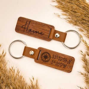 Personalisierter Schlüsselanhänger Holz und Leder | Koordinaten & Wunschtext graviert | Geschenk mit Kompass | Handmade Geschenkidee