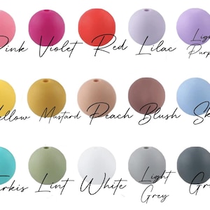Puede incluir: Un gr&aacute;fico de 18 cuentas de silicona en varios colores, incluyendo rosa caramelo, violeta, rojo, lila, morado claro, morado, amarillo crema, amarillo, mostaza, melocot&oacute;n, rubor, azul cielo, azul, menta, turquesa, lino, blanco, gris claro, gris y negro. Las cuentas est&aacute;n dispuestas en tres filas de seis cuentas cada una.