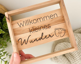 Holzrahmen „Willkommen, kleines Wunder“ | Personalisierbar |Geschenk zur Geburt, Baby-Deko mit Gravur, Handmade