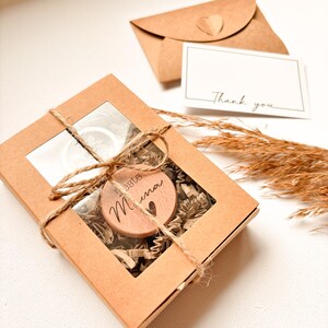 Personalisierter Kalender Schlüsselanhänger aus Holz | Gravur mit Wunschdatum & Namen | Geschenk zur Hochzeit, Geburt, Jahrestag image 4