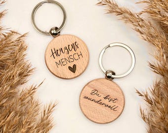 Schlüsselanhänger Holz | Herzensmensch Gravur | Rückseite mit Wunschtext personalisierbar | Geschenk für Partner, Freund, Familie