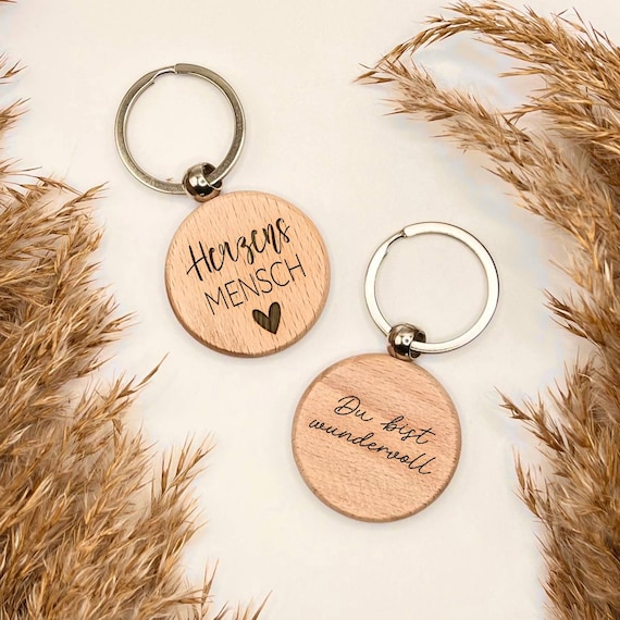Schlüsselanhänger Holz | Herzensmensch Gravur | Rückseite mit Wunschtext personalisierbar | Geschenk für Partner, Freund, Familie