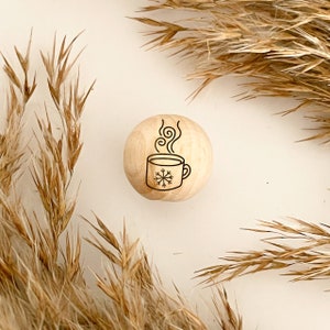 Holzperlen mit Gravur | GLÜHWEIN | Engraved Wood pearls | Makramee Perlen