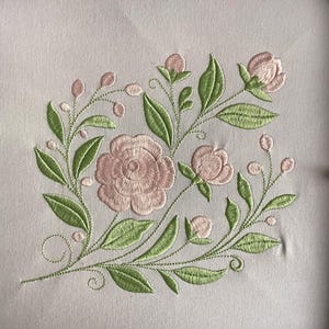 Elegante diseño de bordado floral de rosas (8 tamaños) - Descarga instantánea - Diseño de bordado a máquina
